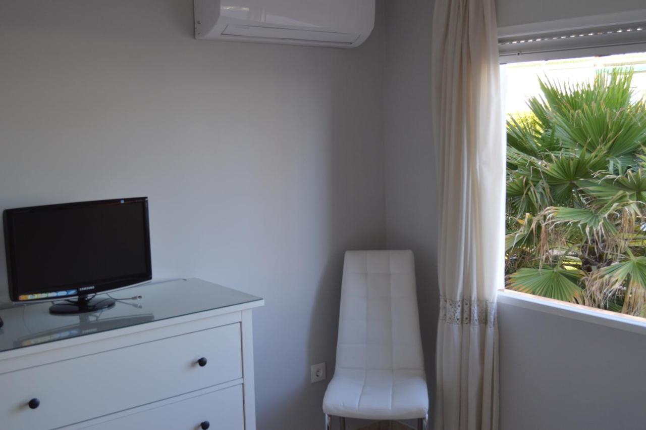Seafront Recently Renovated Apartments Benalmádena Kültér fotó