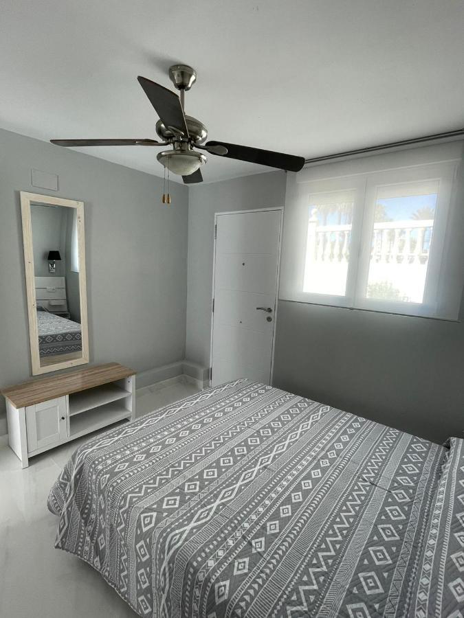Seafront Recently Renovated Apartments Benalmádena Kültér fotó